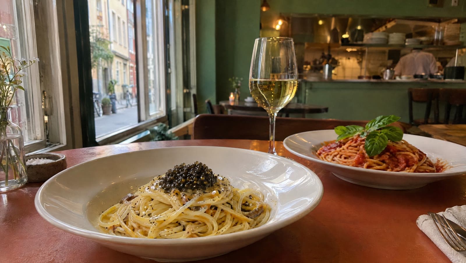 Spaghetti med kaviar og pasta al pomodoro — Barabba