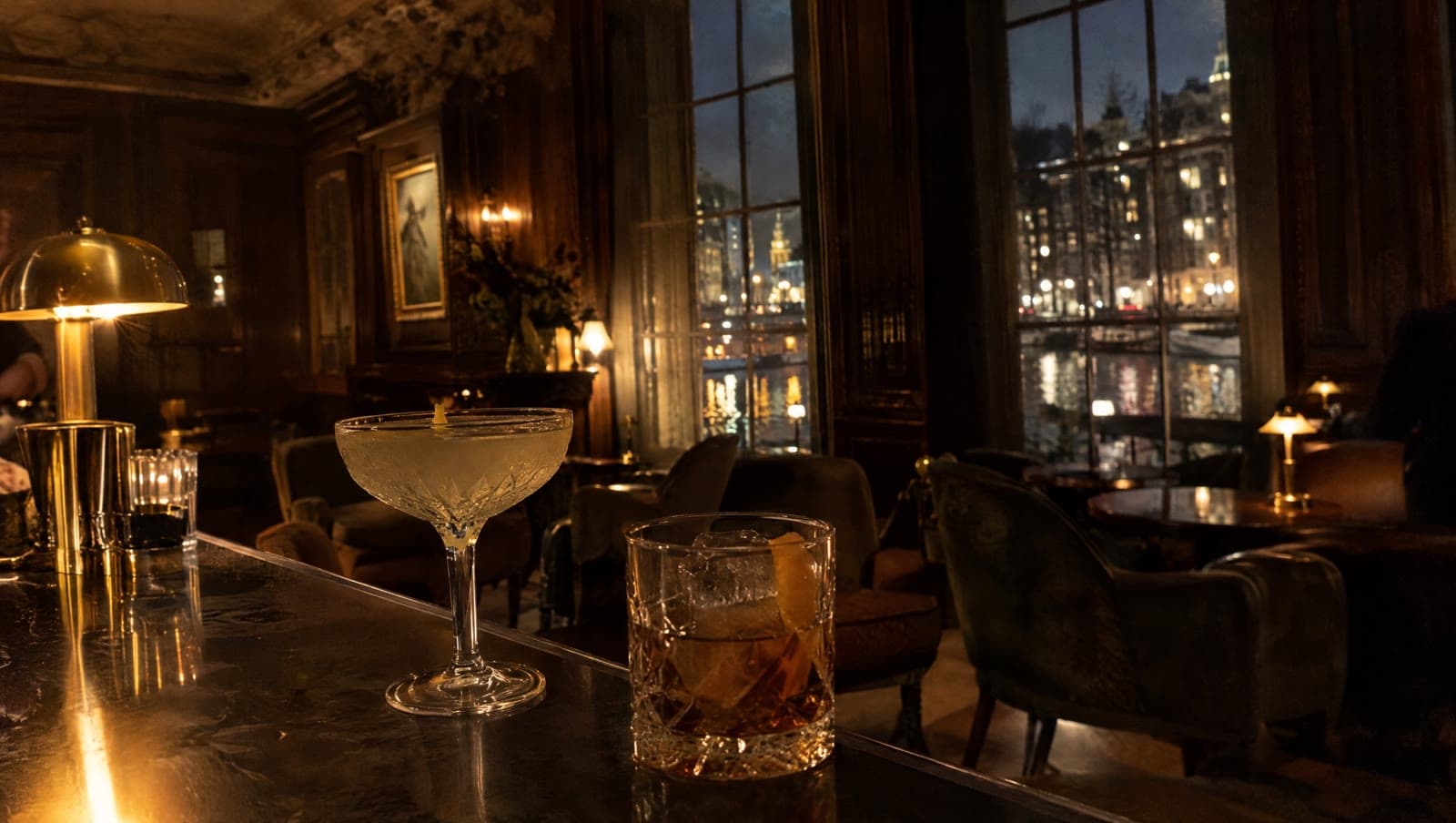 Cocktails i det gamle byhus ud mod kanalen — Ruby